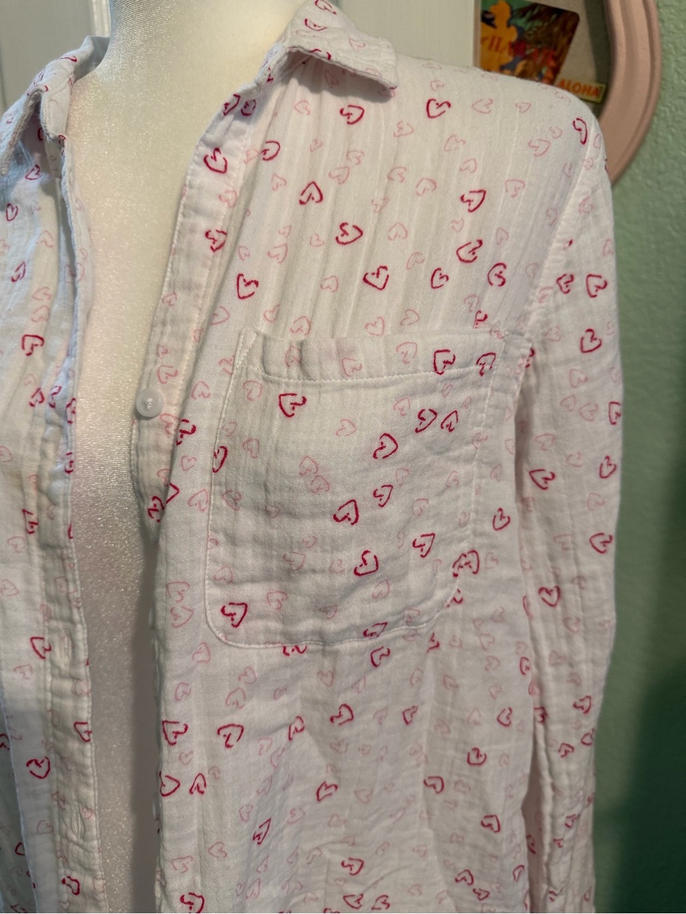 beachlunchlounge White Button-Down Shirt with Pink Heart Print - Picture 2 of 7